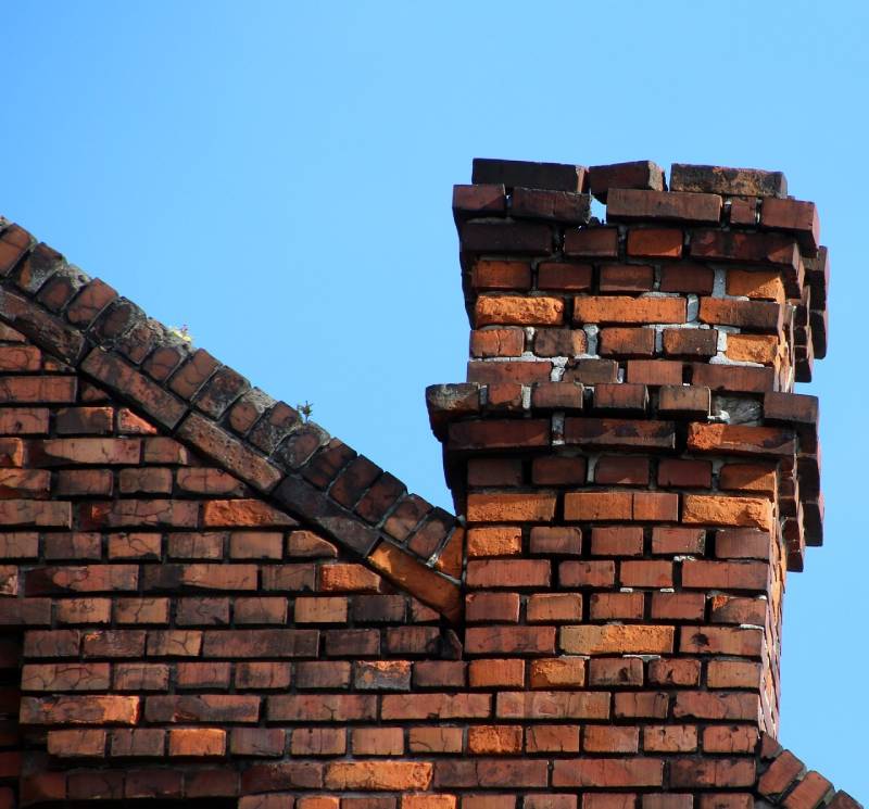 Damaged chimney on an Grafton home showing cracks and missing mortar